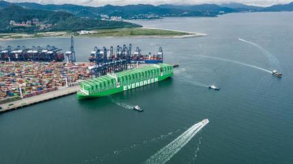 深圳大鵬海關(guān)創(chuàng)新服務(wù)模式，助力鹽田港擴展全球新航線與電子商務(wù)發(fā)展